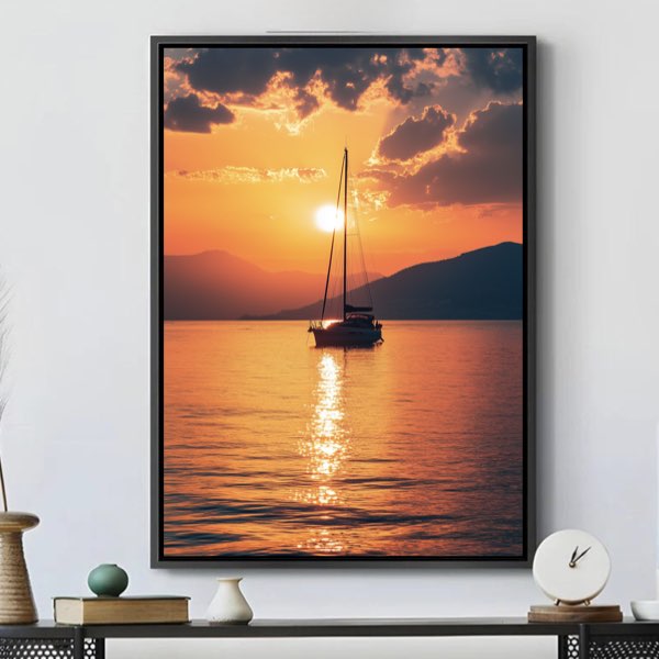 Photo de Lever de Soleil avec Yacht à l'Horizon