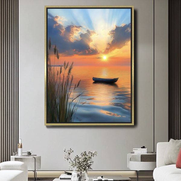 Peinture Sereine de Coucher de Soleil sur une Mer Calme avec Bateau et Roseaux