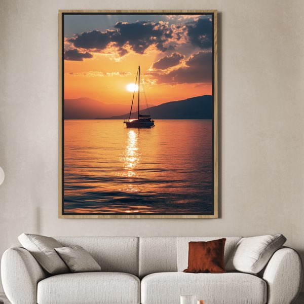 Photo de Lever de Soleil avec Yacht à l'Horizon